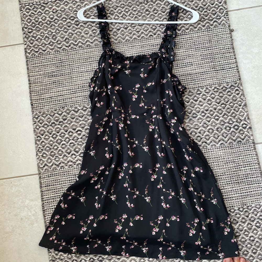 flattering lulus dress 🌼